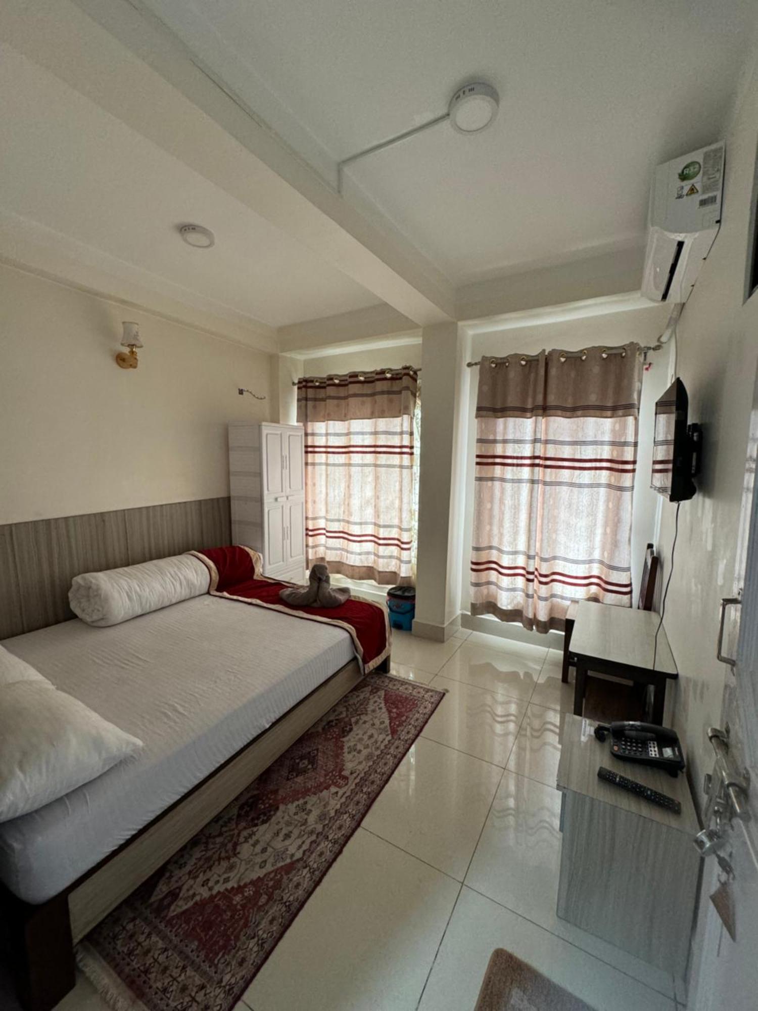 Om Bramha Hotel กาฐมาณฑุ ภายนอก รูปภาพ